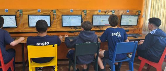Discord por dentro: guia para pais sobre segurança infantil, riscos online, privacidade, contatos e proteção de filhos na plataforma.